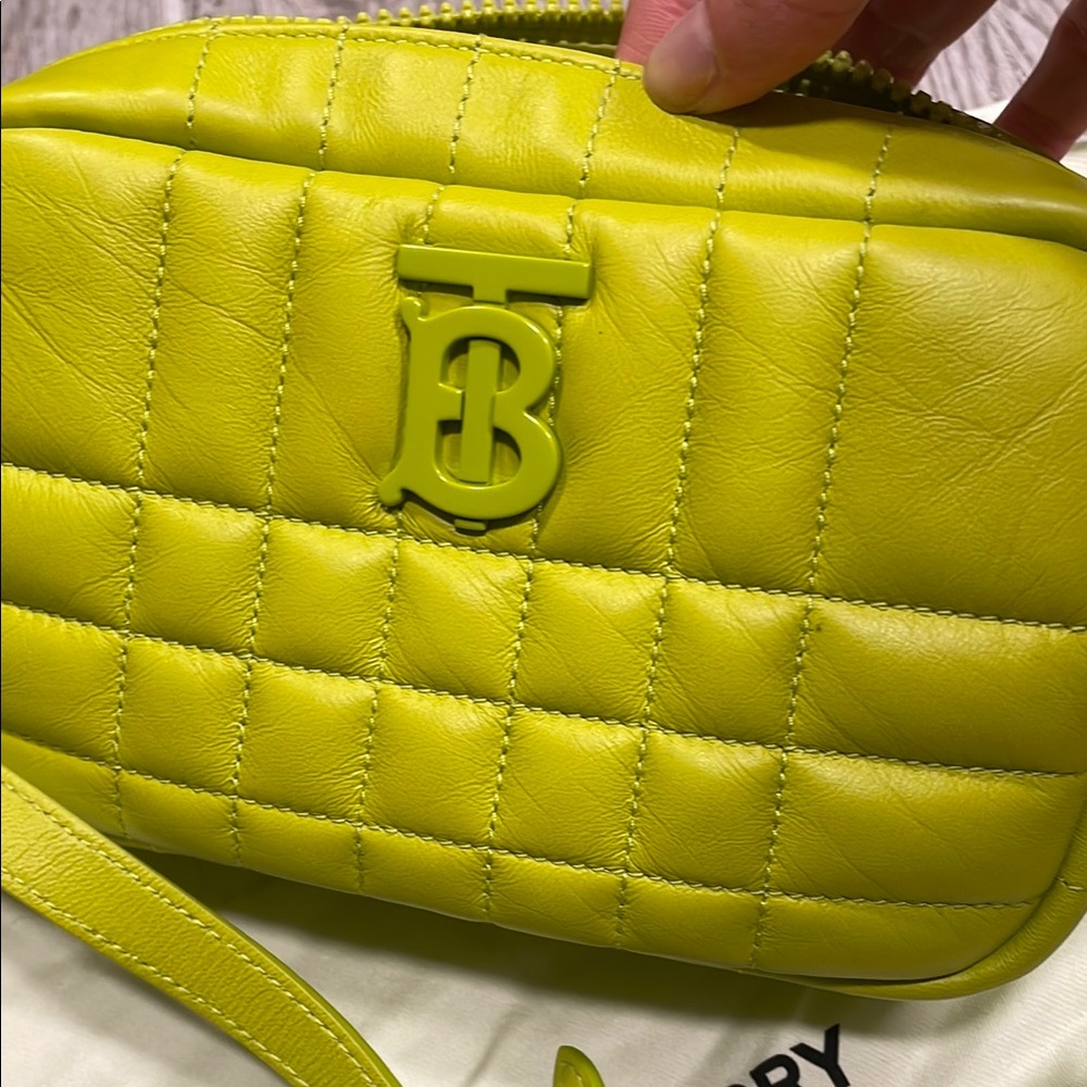 Burberry Lime Camera Bag - Picture 4 of 7